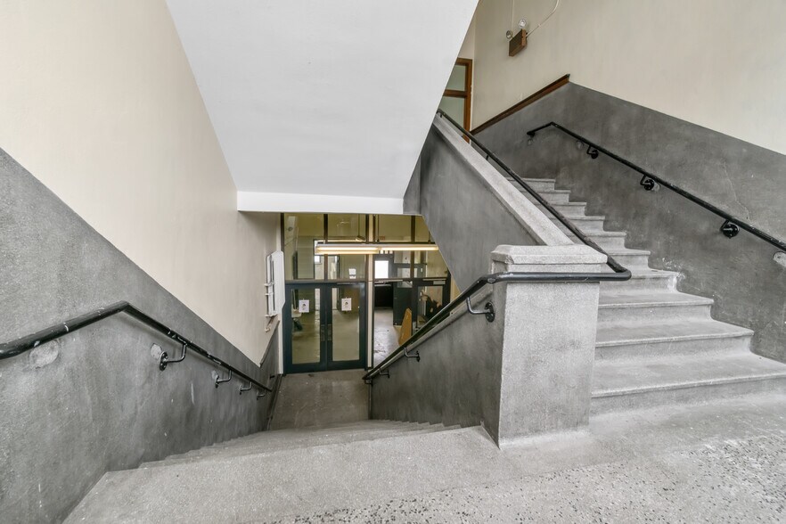 More Photos Of 100 McDonough St, Joliet Schools For Sale