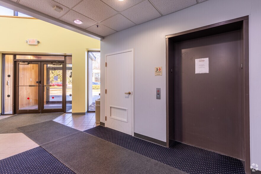 More Photos Of 401 New Karner Rd, Albany Medical For Lease