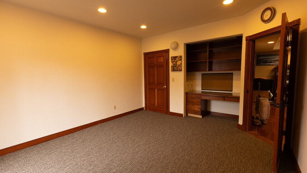 More Photos Of 360 NW Vermont St, Bend Office Residential For Lease