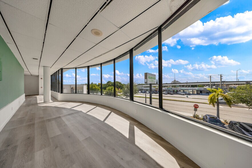 More Photos Of 9855 S Dixie Hwy, Pinecrest Freestanding For Lease