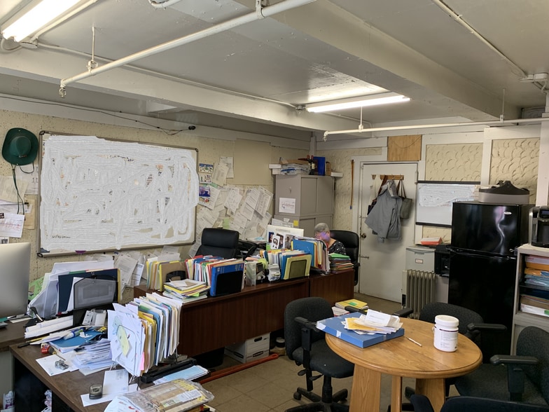 More Photos Of 2501-2515 Newbold Ave, Bronx Warehouse For Lease