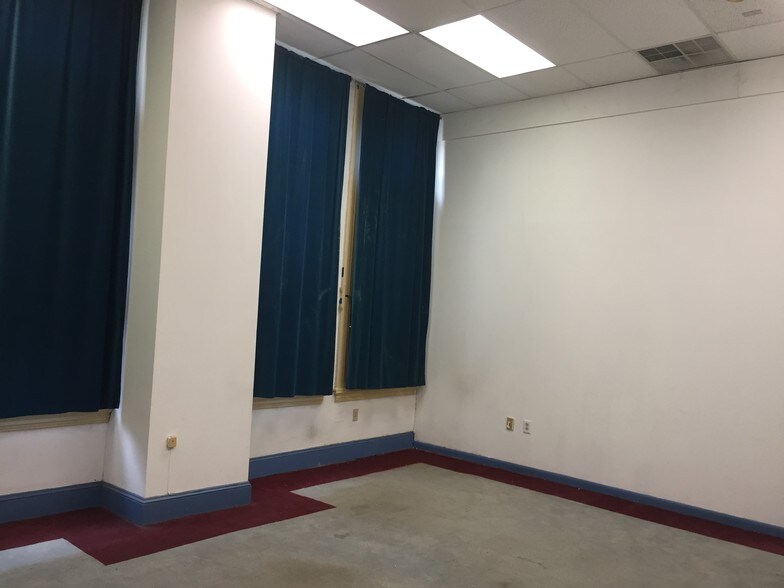 More Photos Of 501 Penn St, Reading Office For Sale