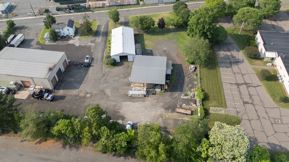 More Photos Of 130 Day St, Seymour Warehouse For Lease