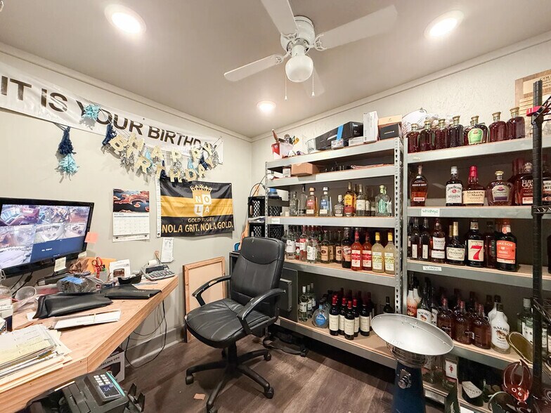 More Photos Of 2303 Hickory Ave, New Orleans Bar For Sale