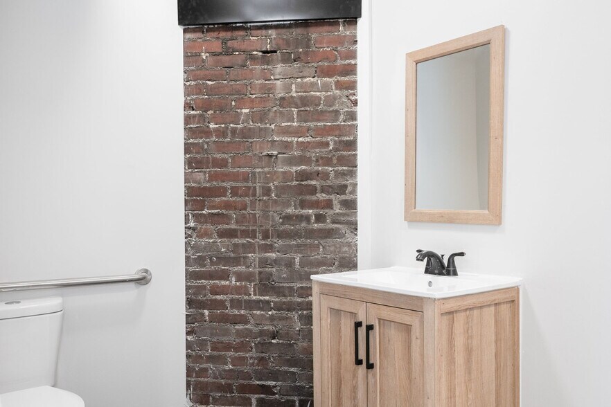 More Photos Of 1110 Logan St, Louisville Storefront Retail Residential For Sale