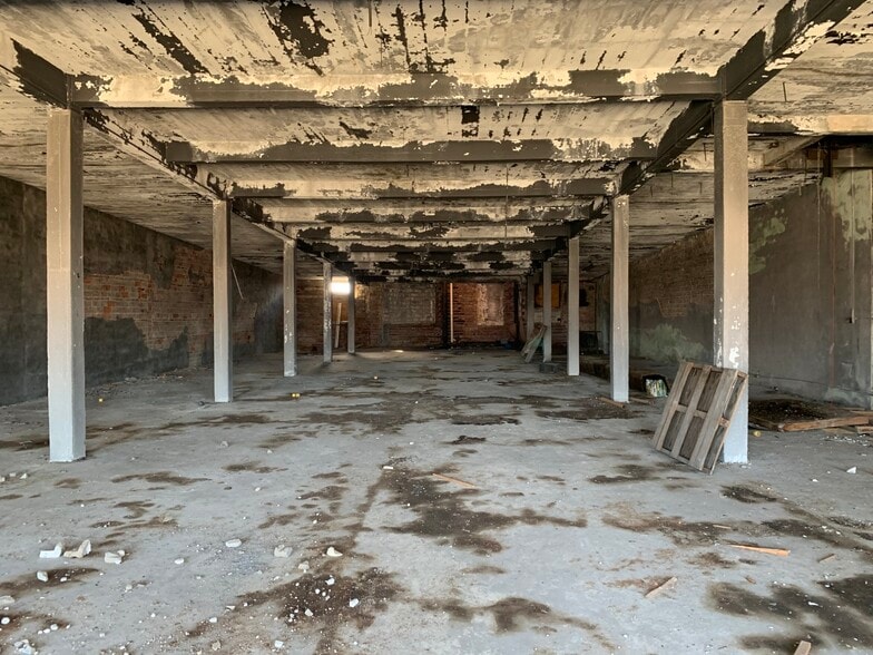 More Photos Of 5960 Dr Martin Luther King Dr, Saint Louis Bar For Sale