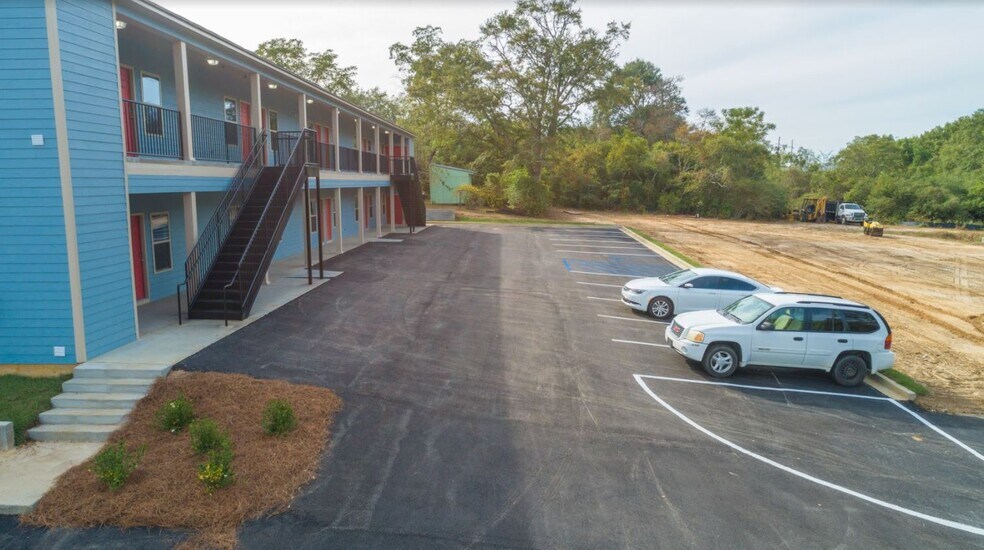 More Photos Of 841 E Central Ave, Moultrie Apartments For Sale