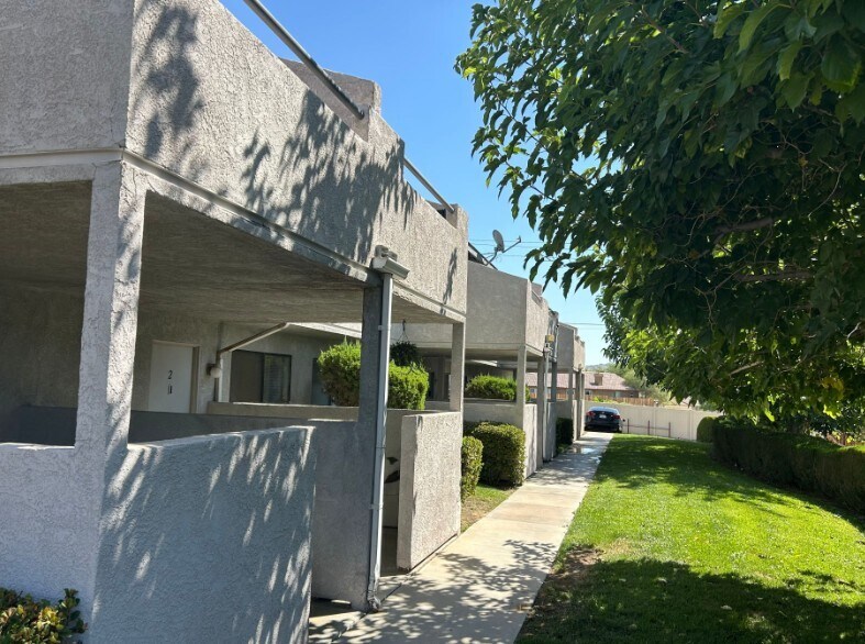 More Photos Of 16137 Apple Valley Rd, Apple Valley Apartments For Sale