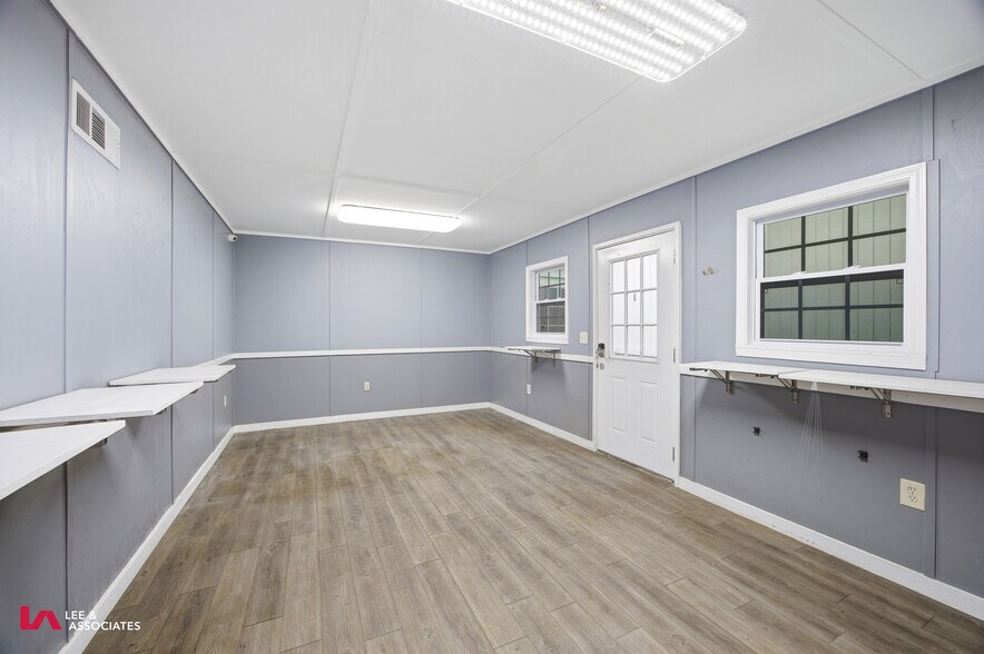 More Photos Of 1364 Candler Rd, Gainesville Truck Terminal For Lease