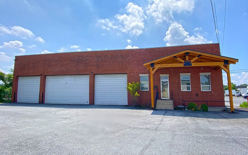 Primary Photo Of 3309 N 6th St, Harrisburg Warehouse For Sale