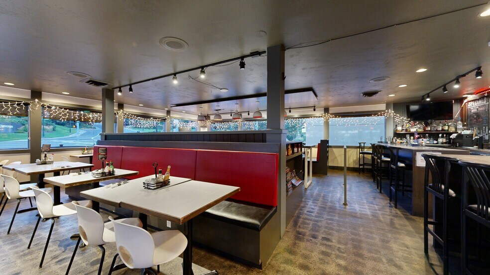 More Photos Of 1005 E Main St, Pullman Restaurant For Sale