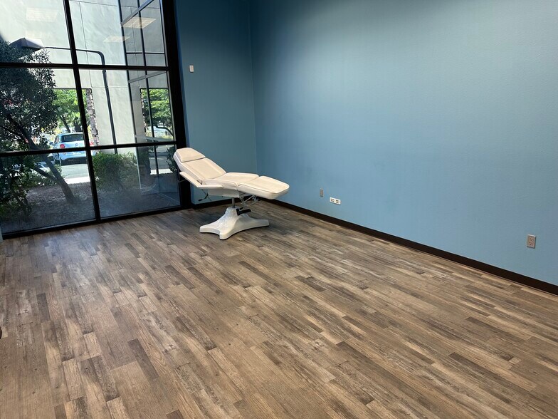 More Photos Of 5920 S Rainbow Blvd, Las Vegas Office For Sale