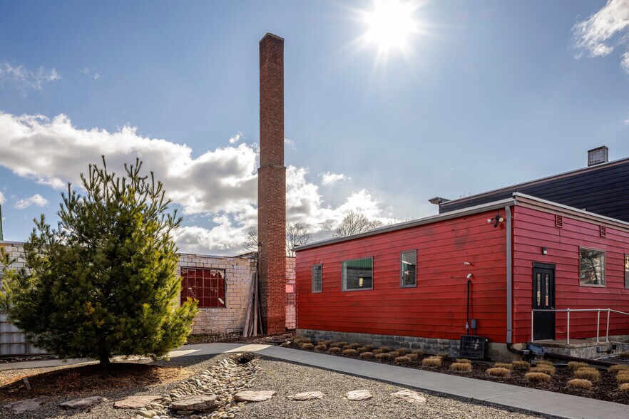 More Photos Of 78 Green St, Hudson Freestanding For Sale