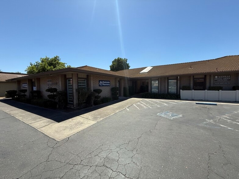 More Photos Of 1390 W H St, Oakdale General Retail For Lease