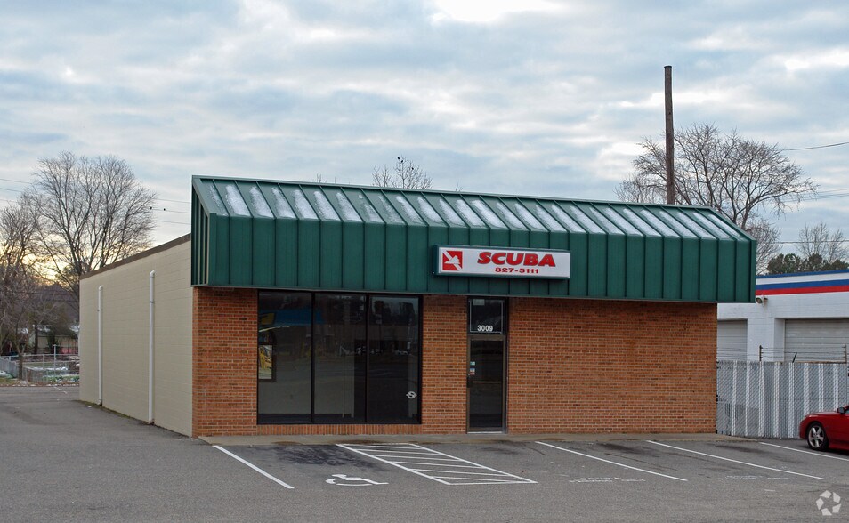 Primary Photo Of 3009 W Mercury Blvd, Hampton Freestanding For Lease