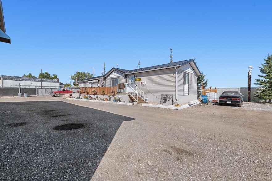 More Photos Of 81 Barstow St, Carseland Auto Repair For Sale