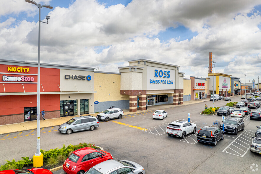 Primary Photo Of 4600-4640 E Roosevelt Blvd, Philadelphia General Retail For Lease