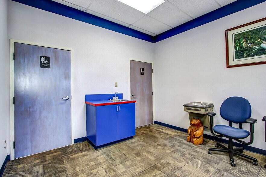 More Photos Of 10416 New Berlin Rd, Jacksonville Warehouse For Lease