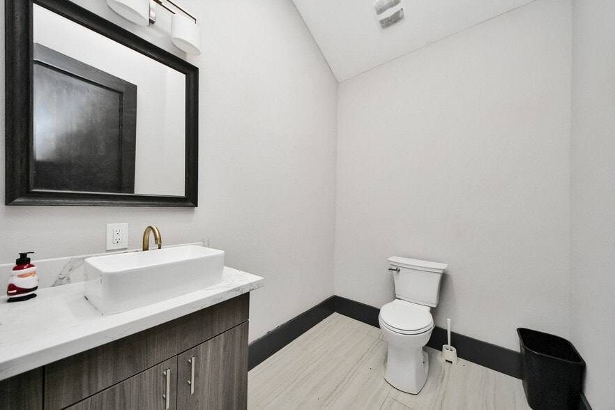 More Photos Of 5310 Logston Ln, Spring Flex For Sale