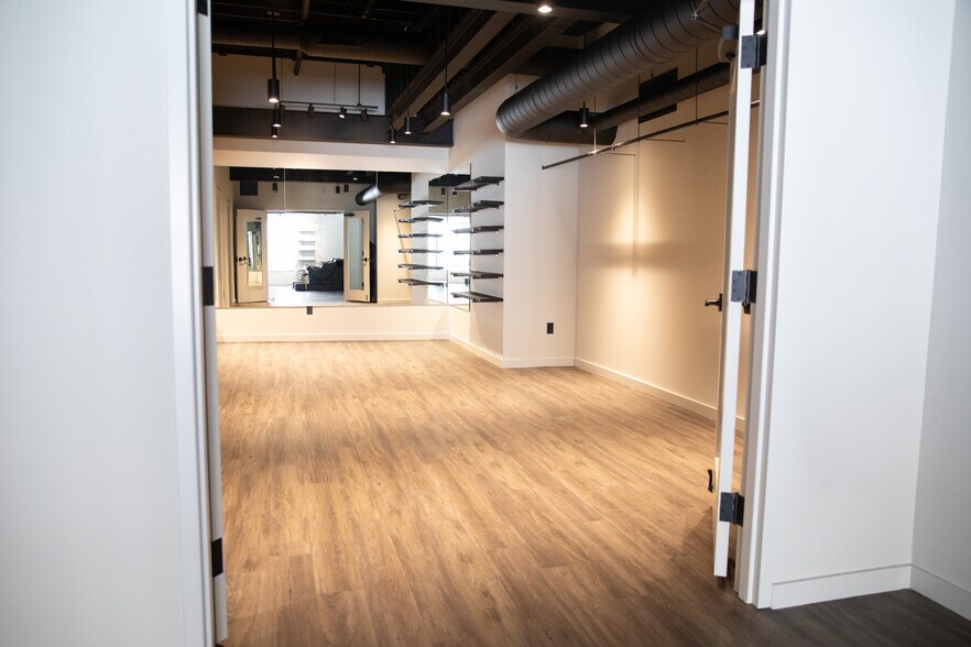 More Photos Of 443 E Grand Ave, Beloit Storefront Retail Office For Lease