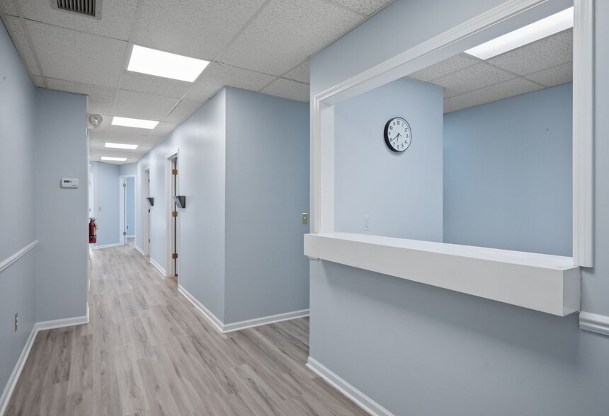 More Photos Of 940 W Avon Rd, Rochester Hills Medical For Lease