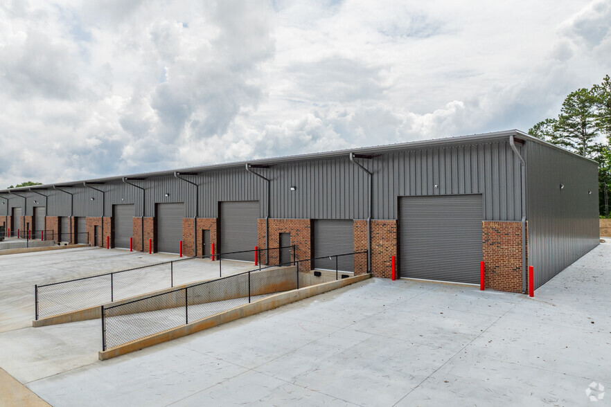 More Photos Of 842 Metromont Rd, Hiram Warehouse For Lease