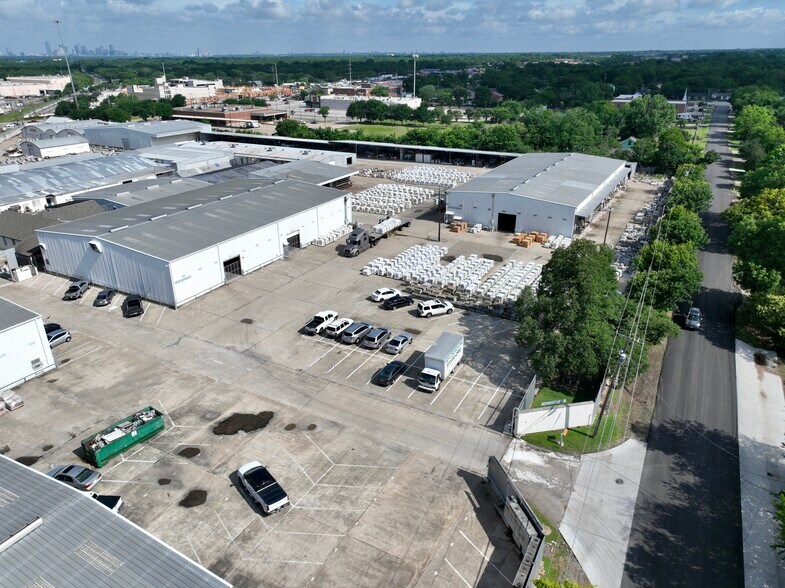 More Photos Of 301 Pleasant Dr, Dallas Warehouse For Lease
