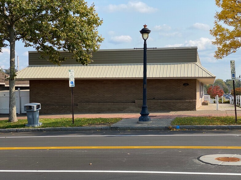 Primary Photo Of 4768 Lake Ave, Rochester Restaurant For Lease