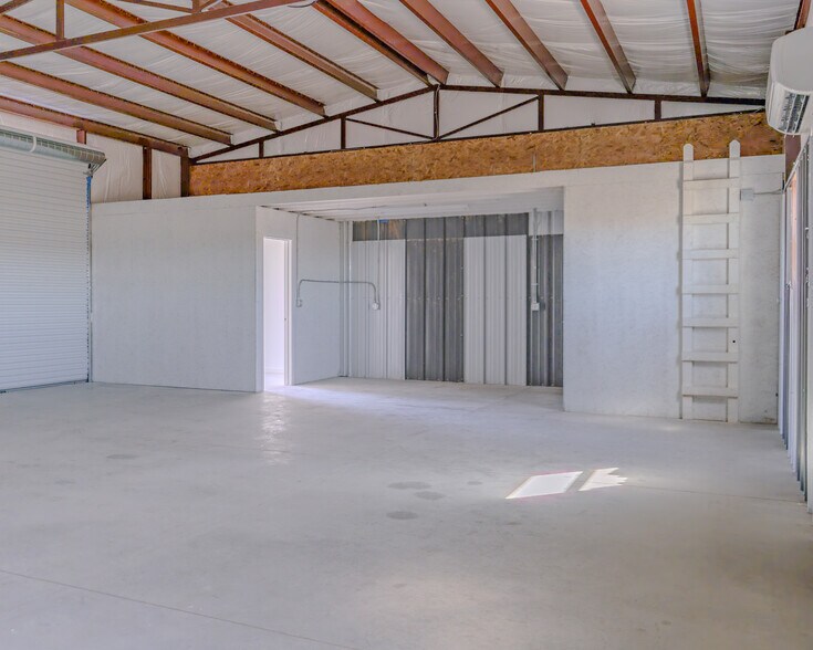 More Photos Of 9466 TX-79, Wichita Falls Warehouse For Lease