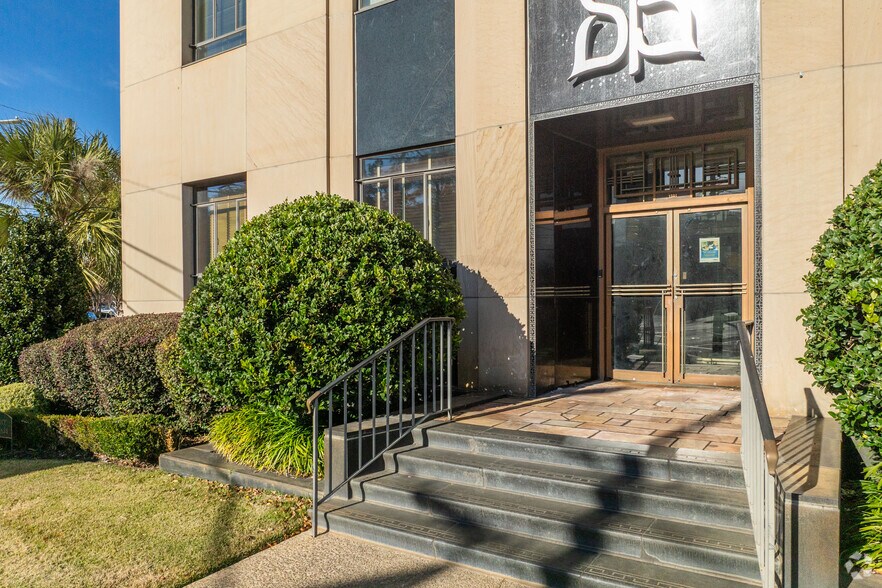 More Photos Of 1501 Lady St, Columbia Office For Sale