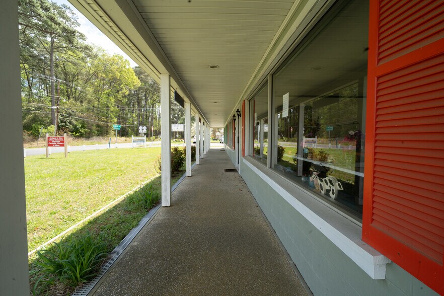 More Photos Of 220 Chesapeake Dr, White Stone Office For Sale