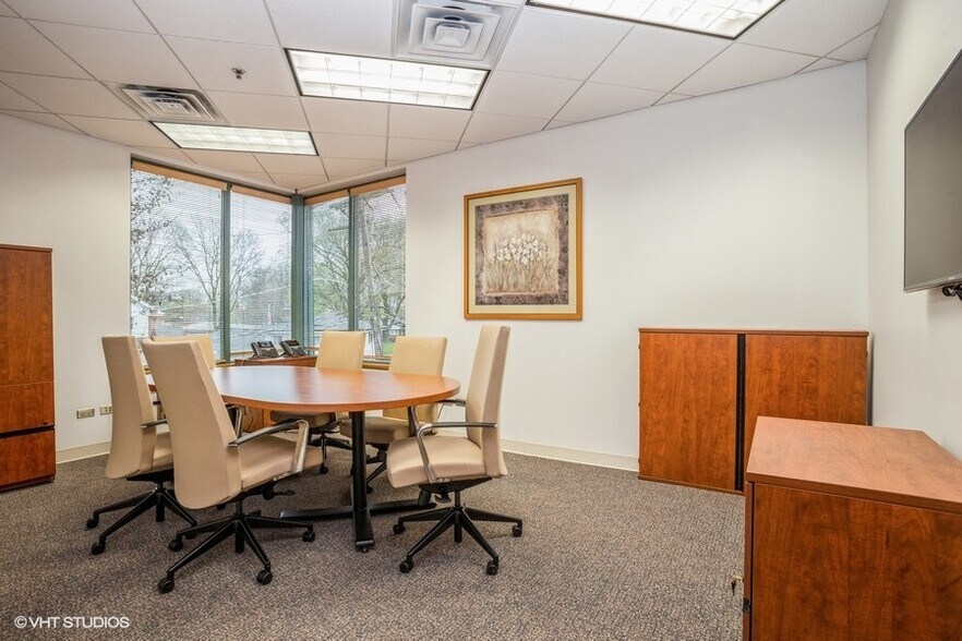 More Photos Of 1150 W Northwest Hwy, Mount Prospect Office For Sale