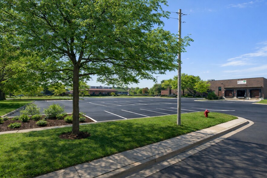 More Photos Of 436 E Locust St, Dekalb Manufacturing For Lease