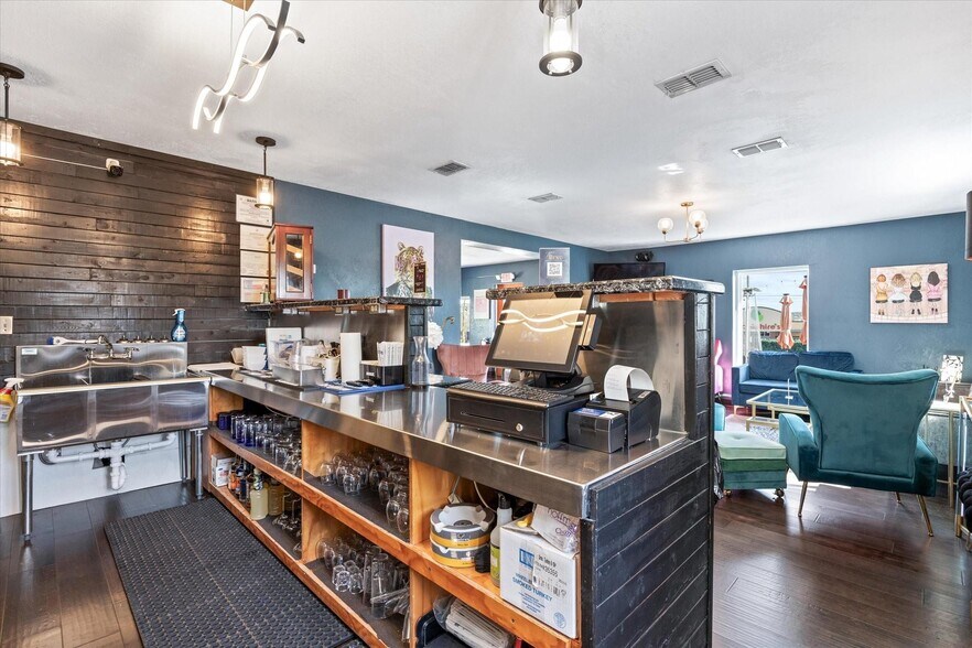 More Photos Of 608 SW Big Bend Trl, Glen Rose Restaurant For Sale