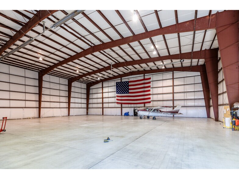 More Photos Of 3330 SE Three Mile Ln, McMinnville Light Manufacturing For Lease