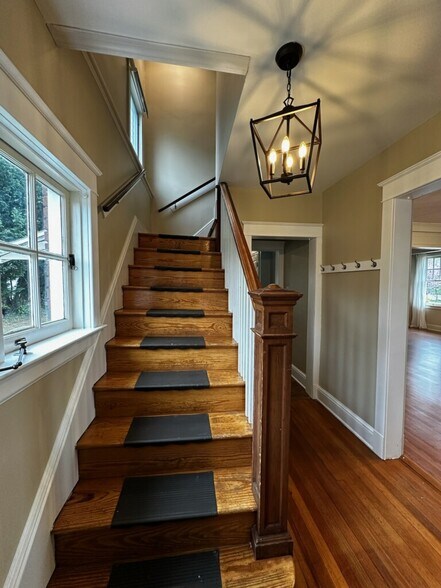 More Photos Of 1918 Carlisle Rd, York Office Residential For Lease