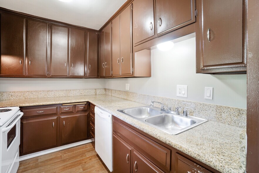 More Photos Of 5055 73rd St, San Diego Apartments For Sale