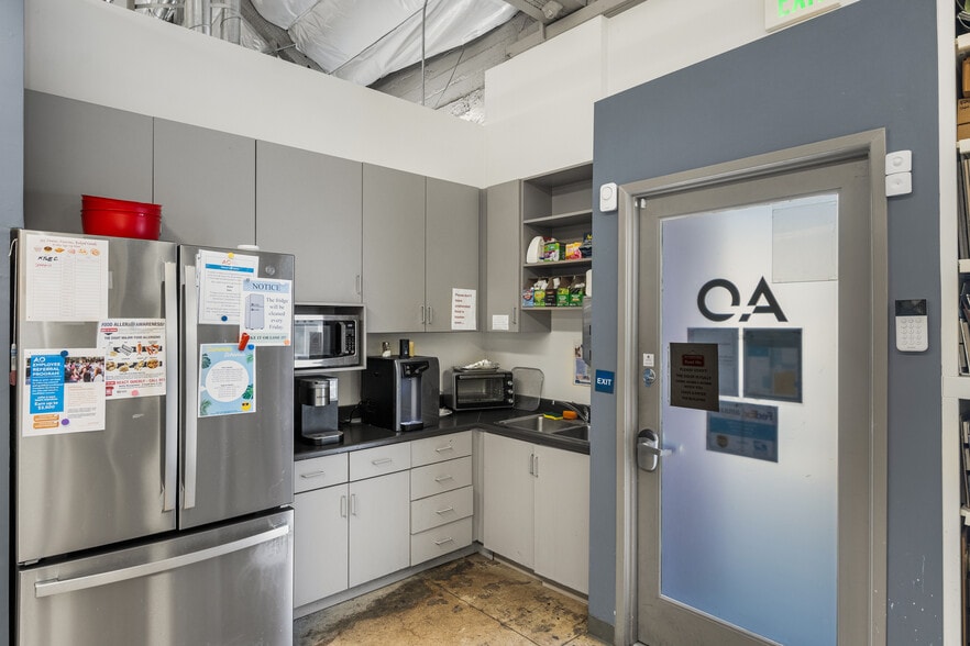 More Photos Of 335 W Chapman Ave, Orange Storefront For Lease