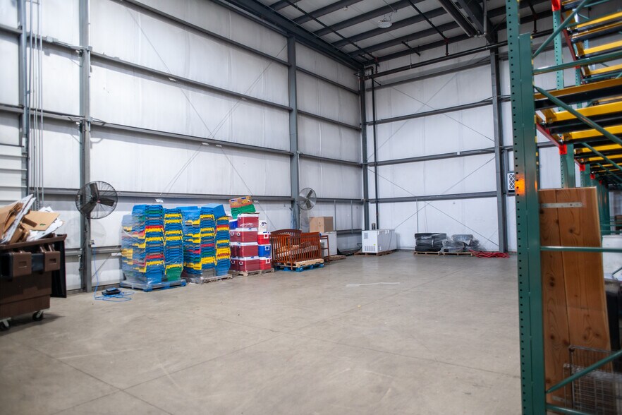 More Photos Of 97 N Hatfield Rd, Hatfield Warehouse For Lease