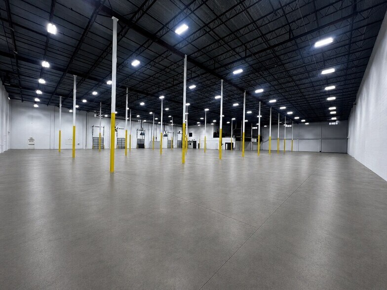 More Photos Of 10910 Katy Fwy, Houston Distribution For Sale