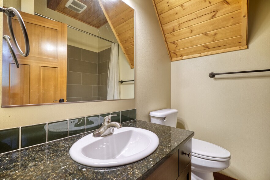 More Photos Of 1317 Pelican Pl, Point Roberts Apartments For Sale