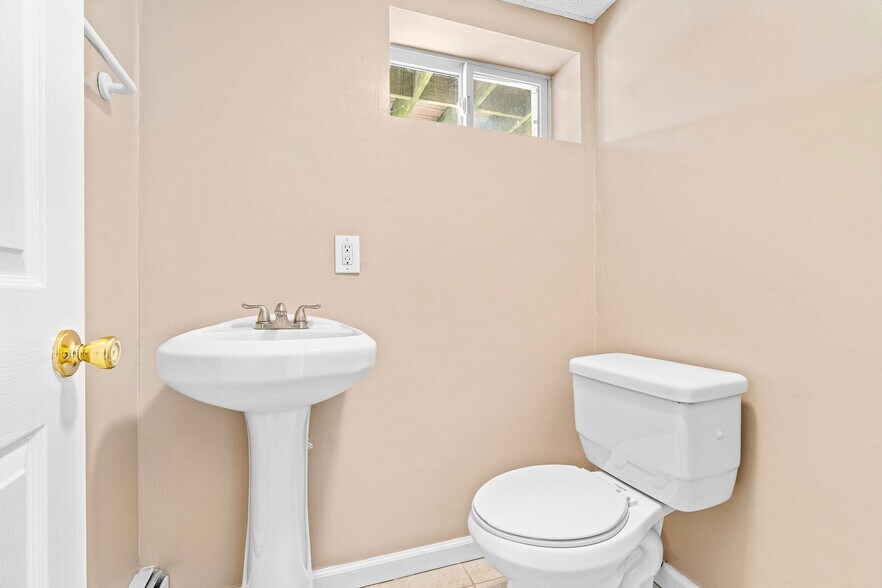 More Photos Of 100 S Main St, New City Storefront Retail Residential For Lease