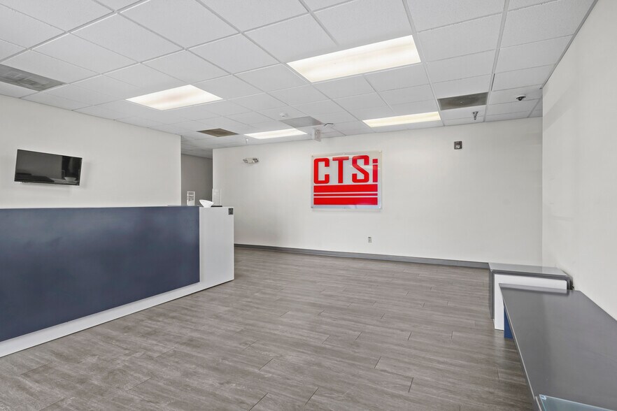 More Photos Of 43880 Commerce Ave, Hollywood Warehouse For Sale