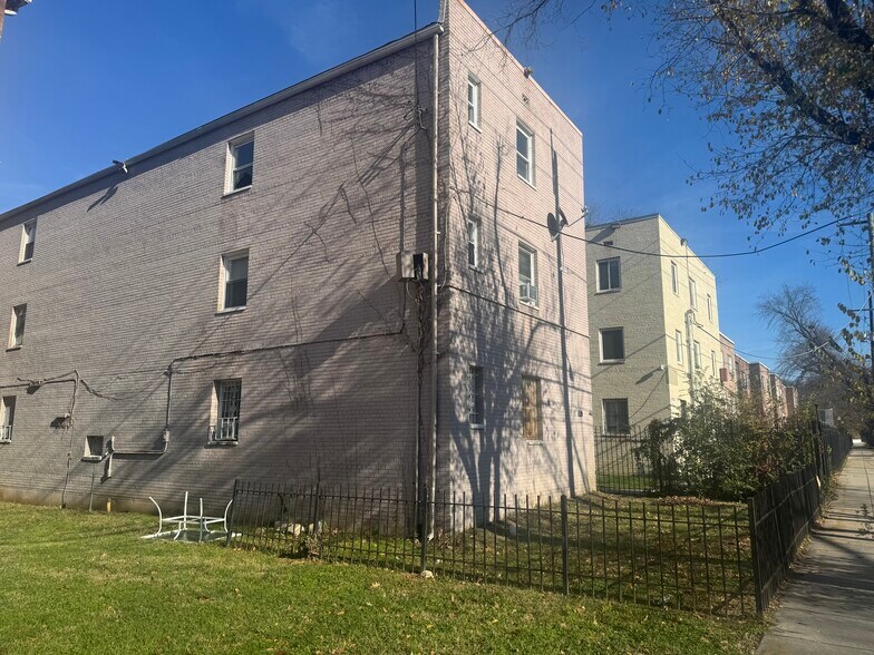 More Photos Of , Washington Multifamily For Sale