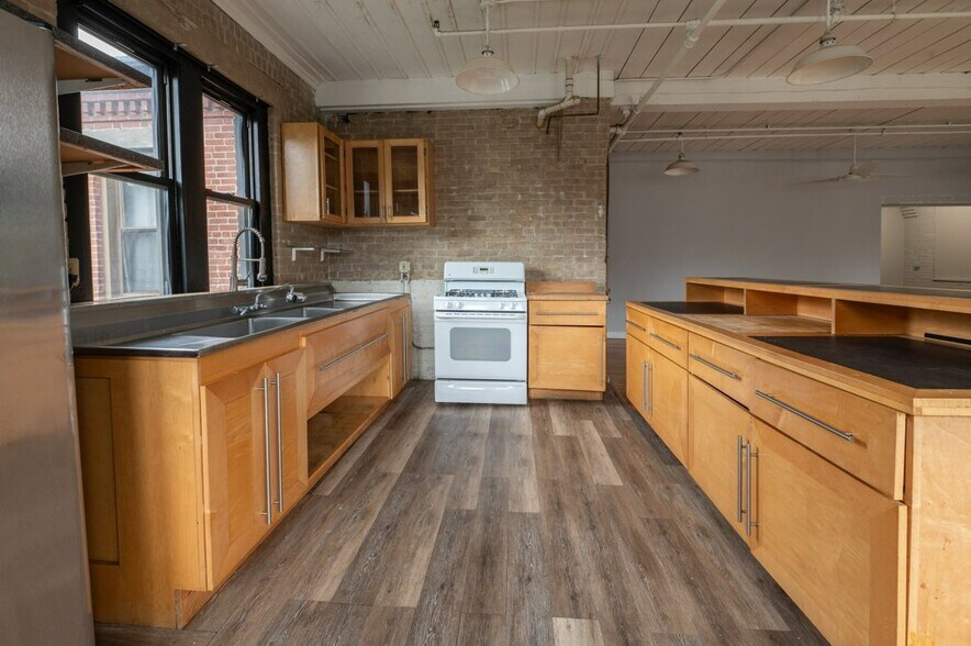 More Photos Of 464 Pratt Street Ext, Meriden Apartments For Sale