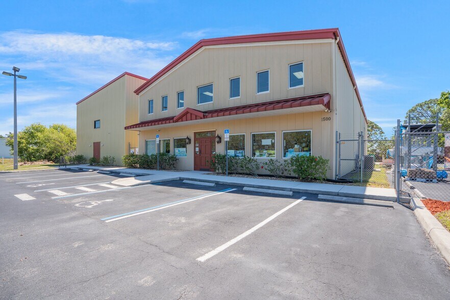 More Photos Of 1500 Desoto Rd, Sarasota Warehouse For Sale