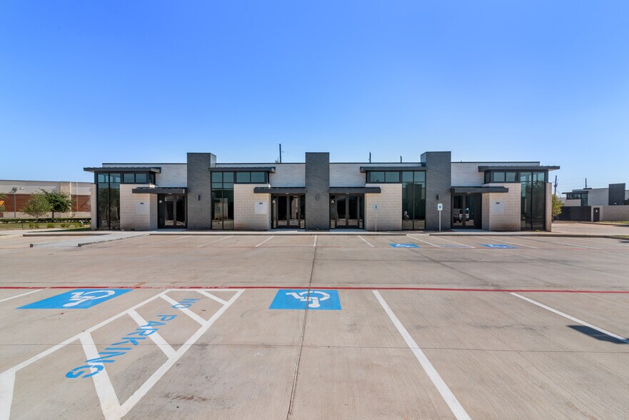 More Photos Of 7102 Tarrington Ave, Sugar Land Medical For Sale