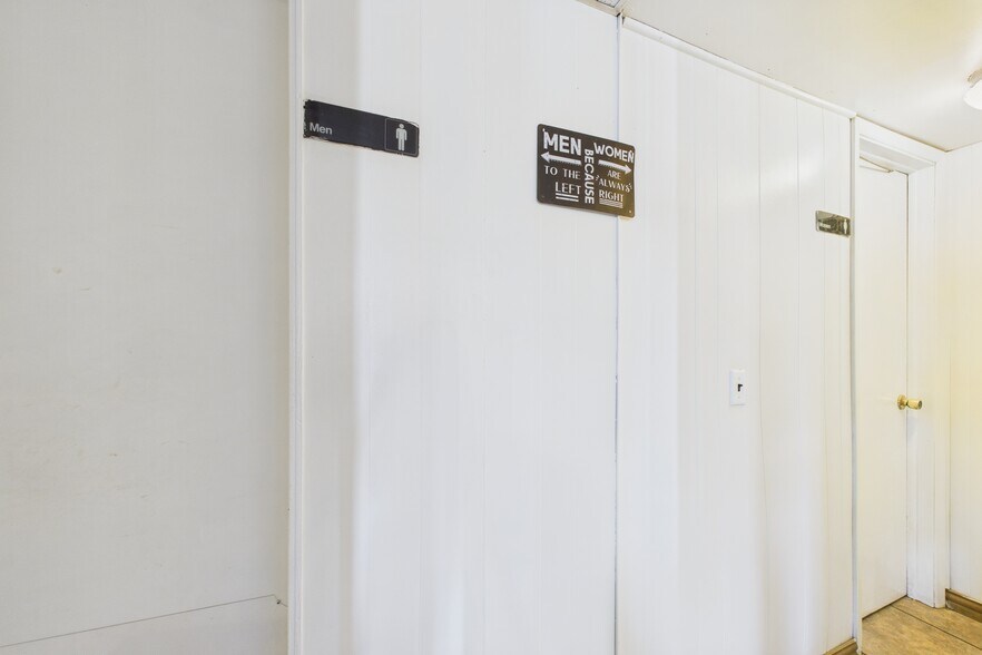 More Photos Of 1603 Central Blvd, Bull Shoals Restaurant For Sale