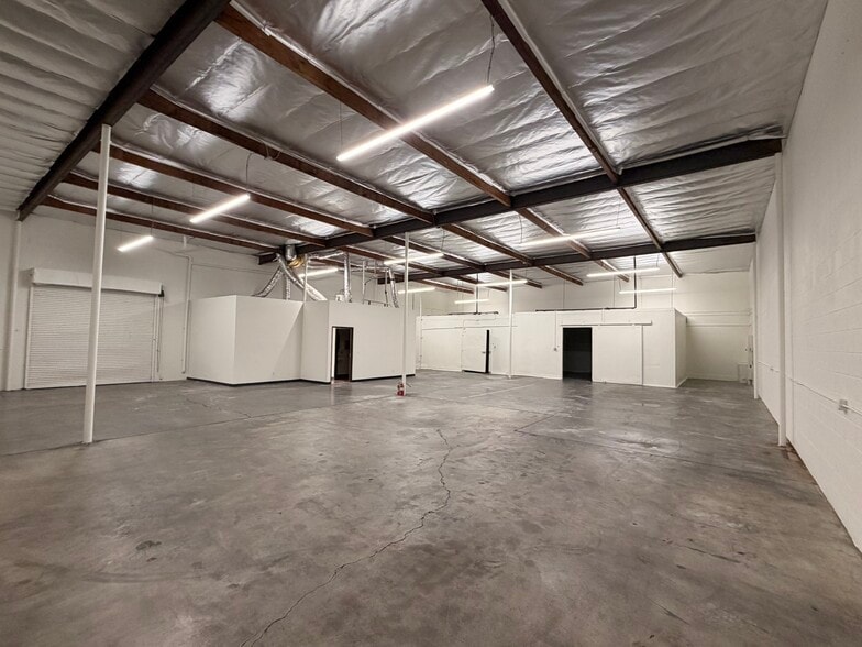 More Photos Of 10628 Weaver Ave, South El Monte Warehouse For Lease