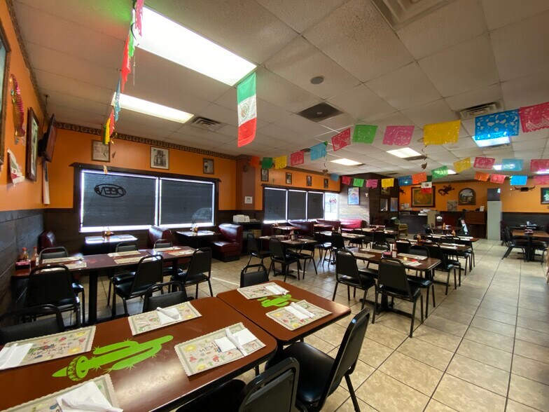 More Photos Of 427 W Pike St, Goshen Restaurant For Lease